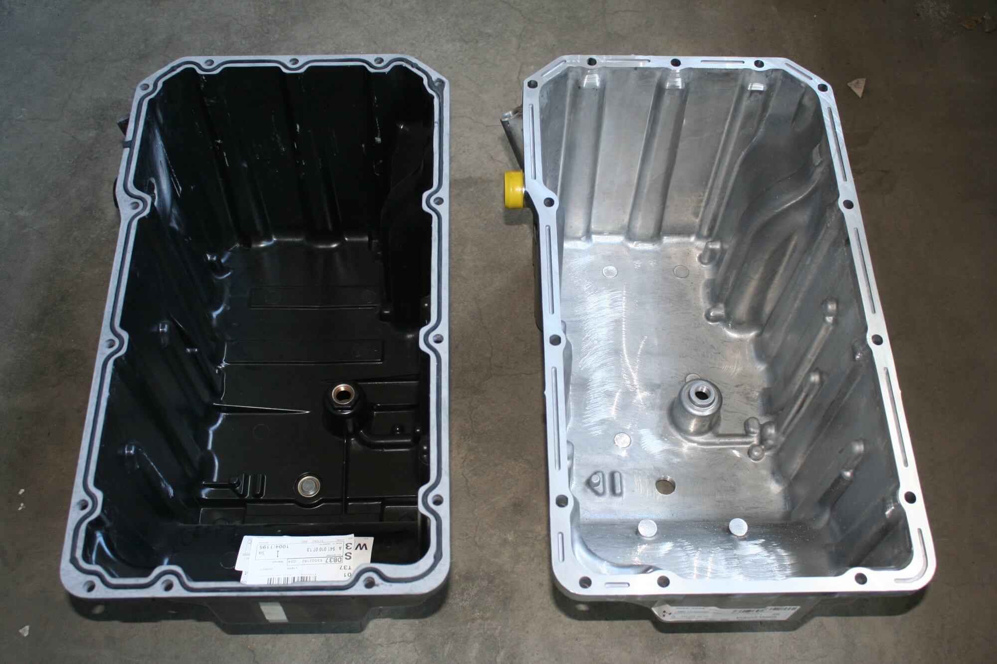 Kunststoff Ölwanne links, Alu Ölwanne rechts Kunststoff Ölwanne links, Alu Ölwanne rechts